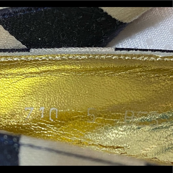 Like New with Tags Vintage 80’s Escada Heels - Picture 7 of 8